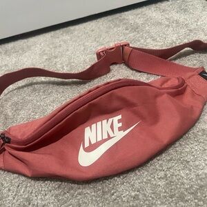 Nike Cross Body Run Hip Pack Pink